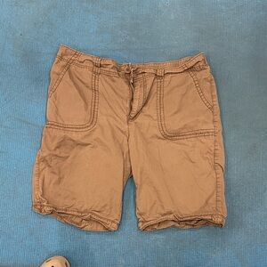 St. John Collection Tan Cargo Shorts